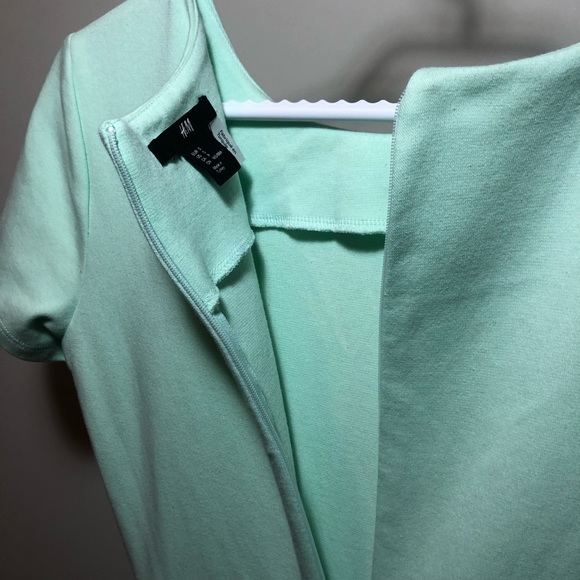 Small H&M Capped Sleeve Flow Dress - Picture 9 of 10